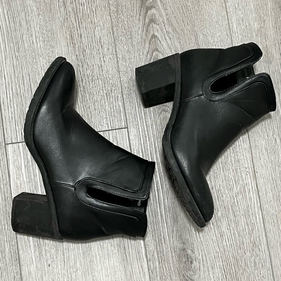 Faux leather black heeled ankle boots - Picture 2 of 9